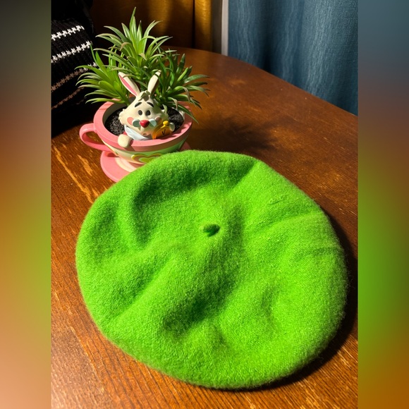 Vixen by Micheline Pitt Slime Green Beret - Picture 2 of 4